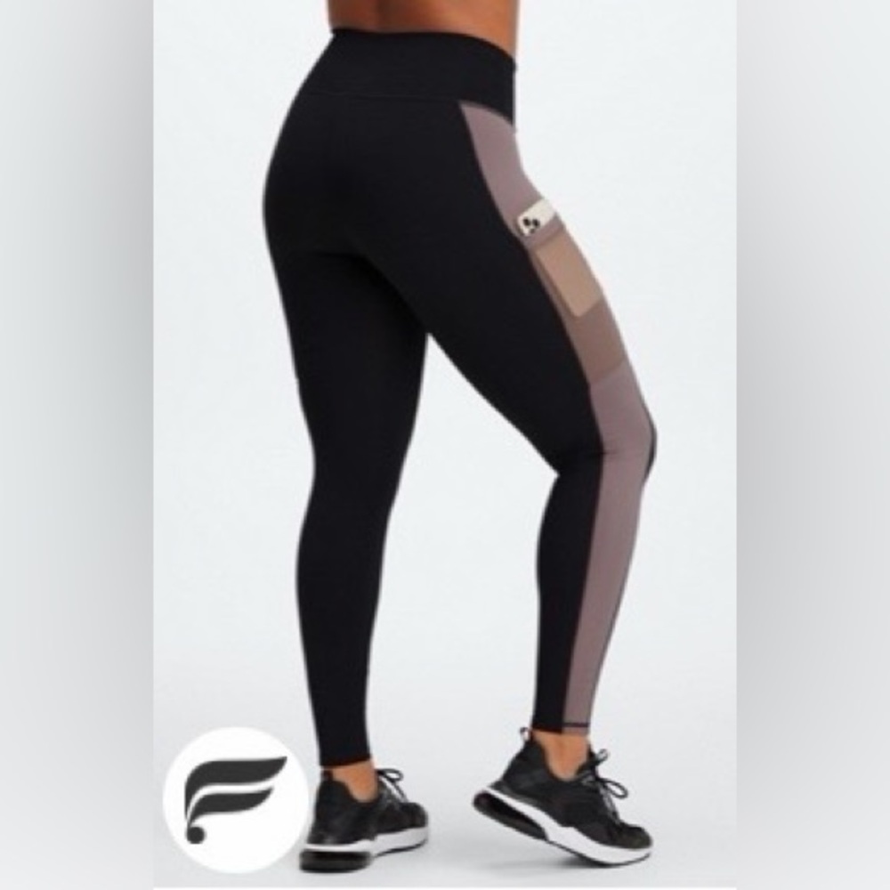 Fabletics Black Powerhold Leggings with Mauve Side Panels. pockets. Size Small.